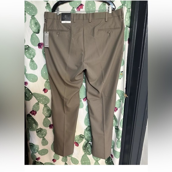 GS Perfect Fit Men’s Dark Taupe Flat Front Modern Fit Dress Pants Size 42/32 - Picture 3 of 6